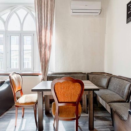 Central Location King Size Bed ティビリシ エクステリア 写真