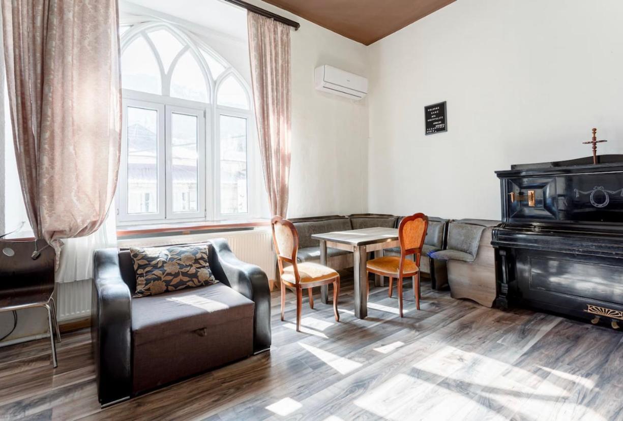 Central Location King Size Bed ティビリシ エクステリア 写真