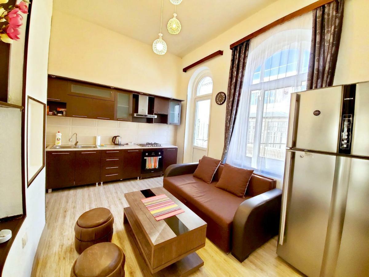 Central Location King Size Bed ティビリシ エクステリア 写真